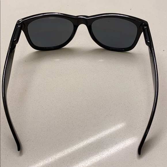 Women's Fashion Sunglasses - Picture 5 of 6